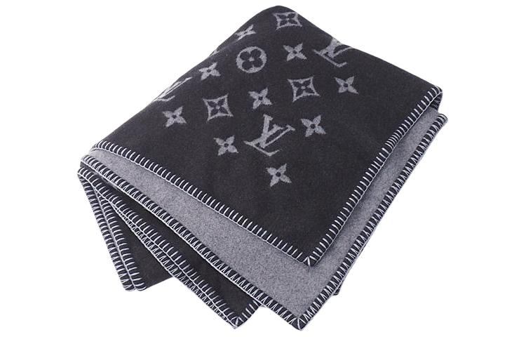 LOUIS VUITTON Blankets