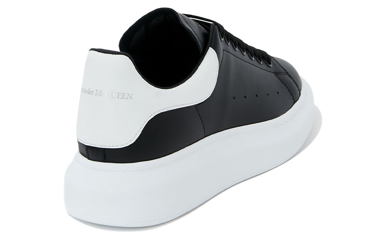 Alexander McQueen Oversized Sneaker 'Black White' 553680WHGP51070