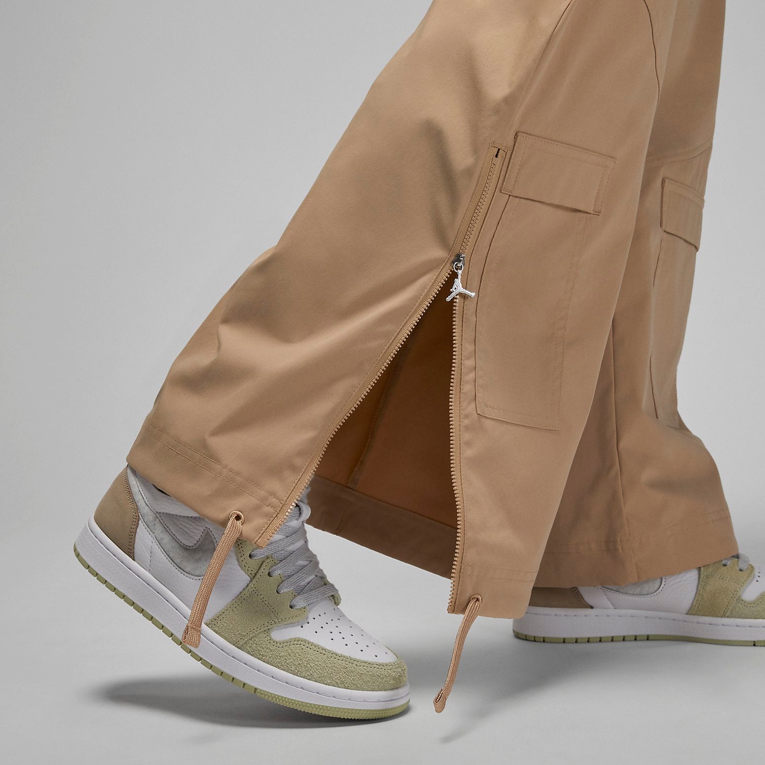 (WMNS) Air Jordan Chicago Pants 'Desert' DZ3349-254