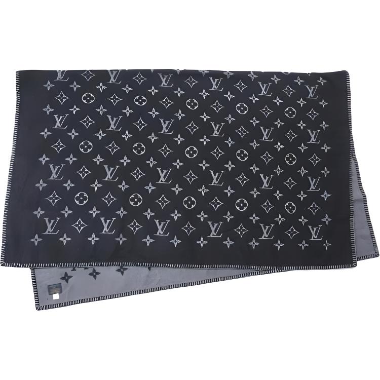 LOUIS VUITTON Blankets